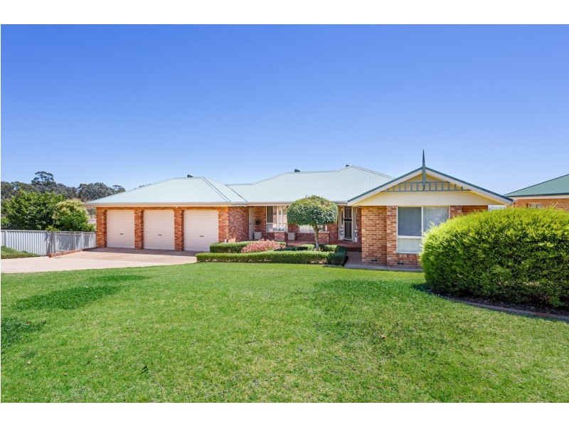 3 Clifton Street, Bourkelands NSW 2650