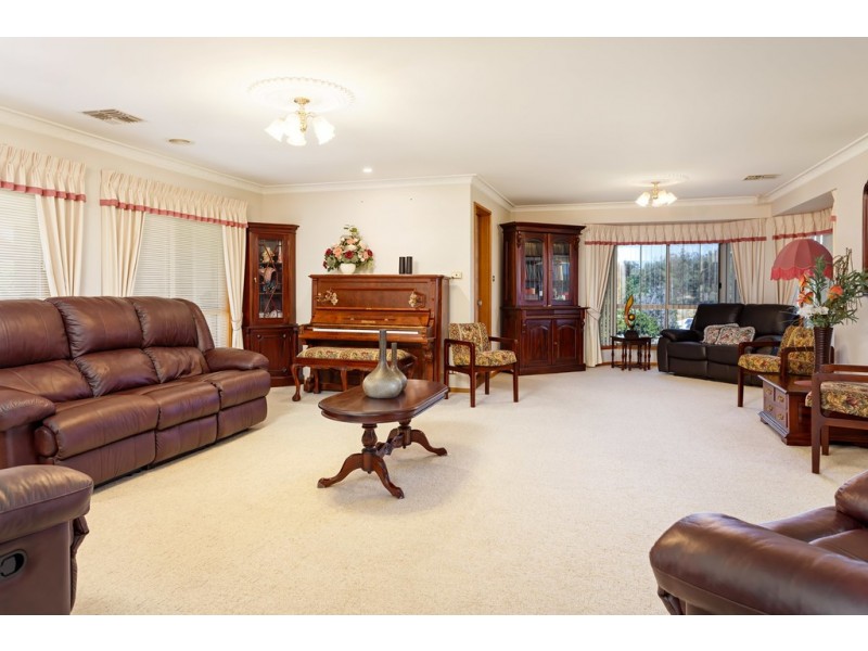 3 Clifton Street, Bourkelands NSW 2650