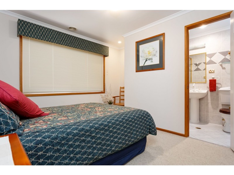 3 Clifton Street, Bourkelands NSW 2650