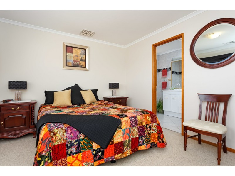 3 Clifton Street, Bourkelands NSW 2650