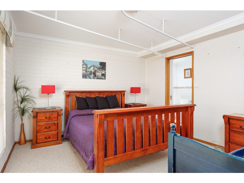 3 Clifton Street, Bourkelands NSW 2650