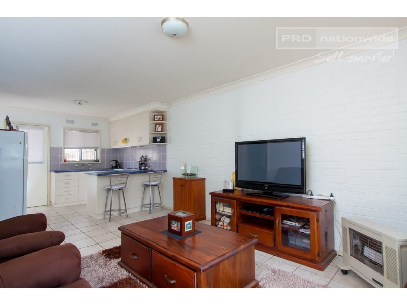 1-3/1 Raye Street, Tolland NSW 2650