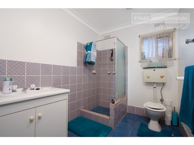 1-3/1 Raye Street, Tolland NSW 2650