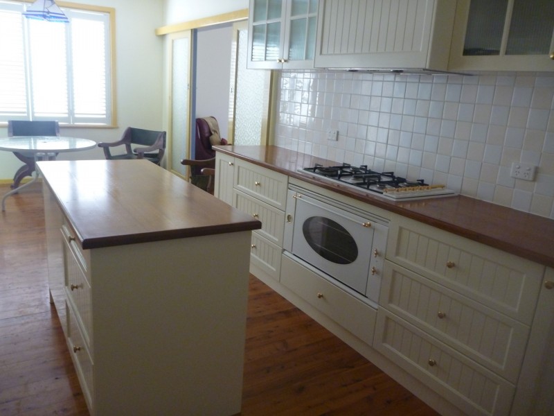 114 Macleay Street, Turvey Park NSW 2650