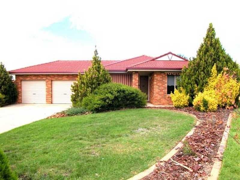 2 Chisolm Place, Lloyd NSW 2650