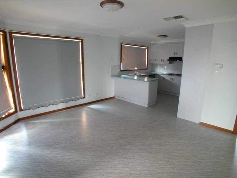 2 Chisolm Place, Lloyd NSW 2650