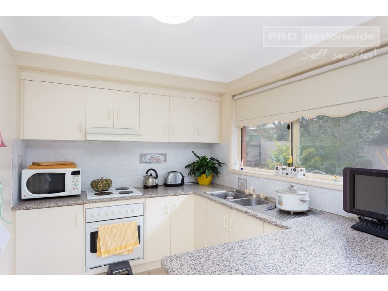 1/4 Jervis Place, Tatton NSW 2650