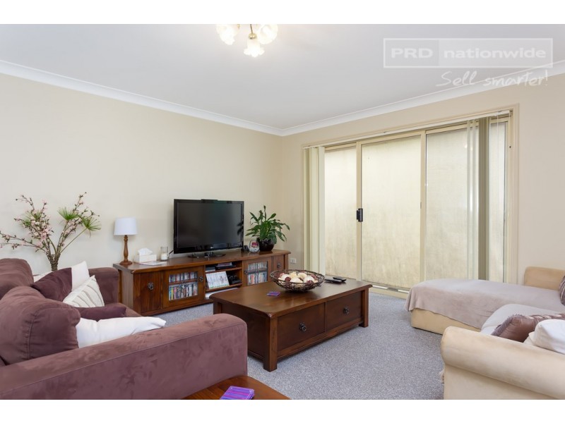 1/4 Jervis Place, Tatton NSW 2650