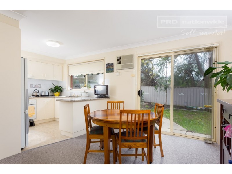 1/4 Jervis Place, Tatton NSW 2650