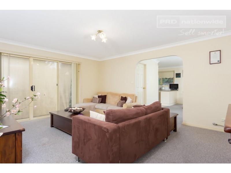1/4 Jervis Place, Tatton NSW 2650