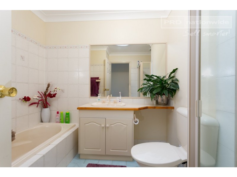 1/4 Jervis Place, Tatton NSW 2650