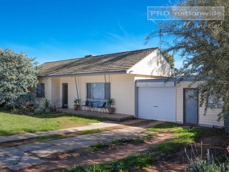 2 Nilma Avenue, Mount Austin NSW 2650
