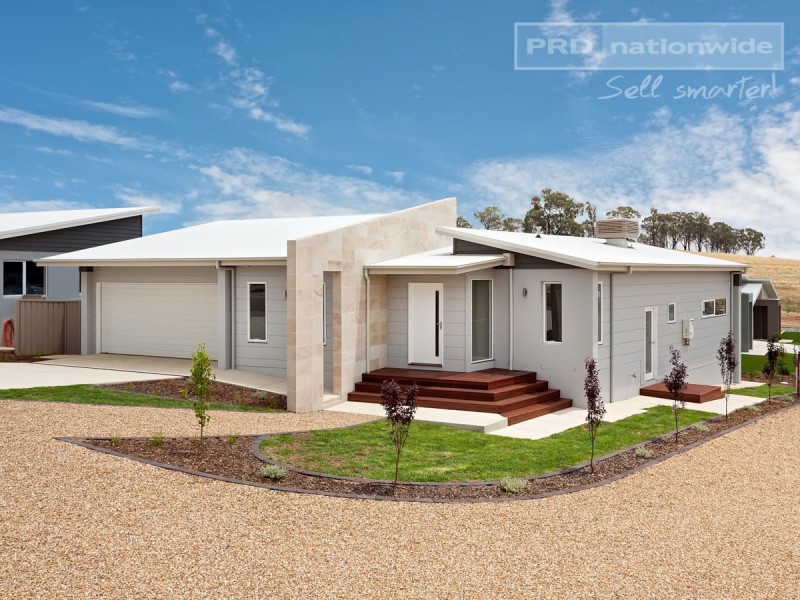 4 Park Place, Lloyd NSW 2650