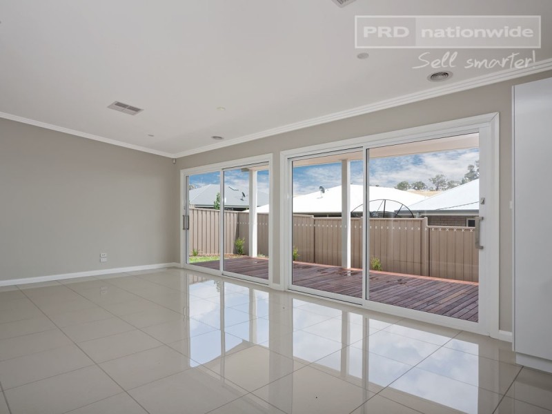 4 Park Place, Lloyd NSW 2650