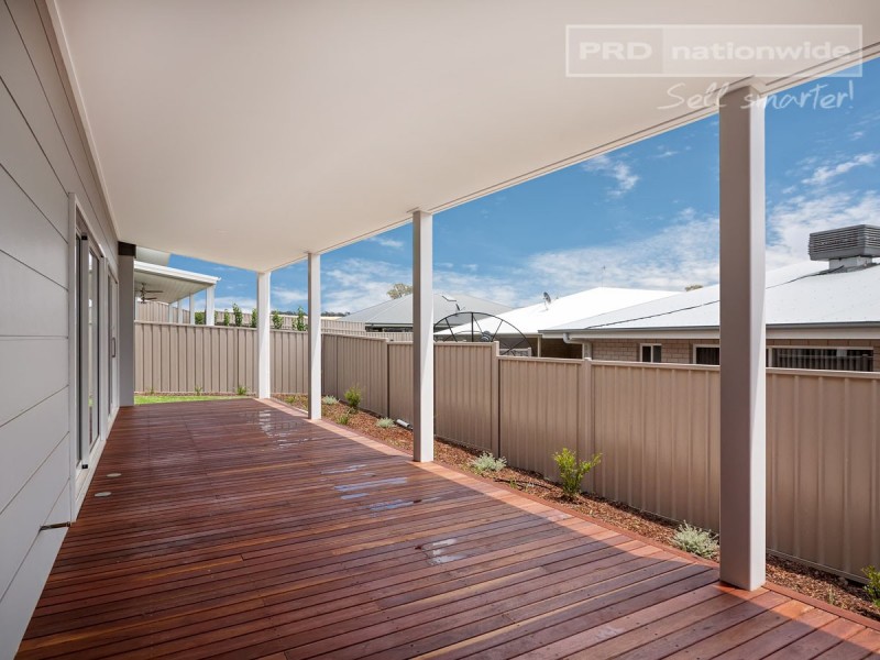 4 Park Place, Lloyd NSW 2650