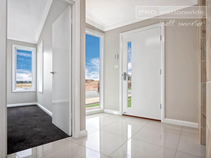 4 Park Place, Lloyd NSW 2650