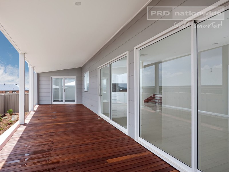 4 Park Place, Lloyd NSW 2650