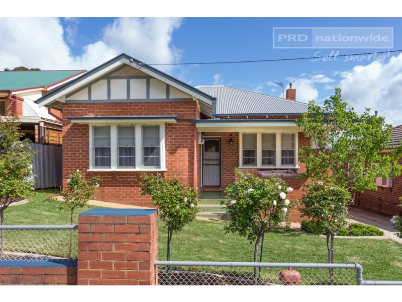 32 Macleay Street, Turvey Park NSW 2650