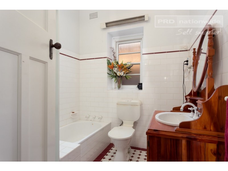 32 Macleay Street, Turvey Park NSW 2650