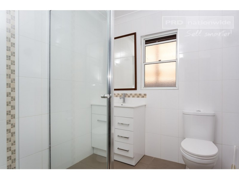 32 Macleay Street, Turvey Park NSW 2650