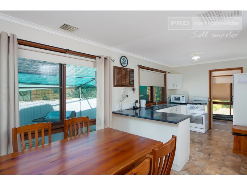 27 Adjin Street, Mount Austin NSW 2650