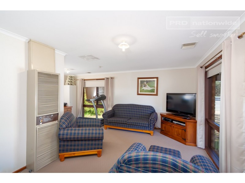 27 Adjin Street, Mount Austin NSW 2650
