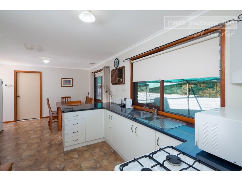 27 Adjin Street, Mount Austin NSW 2650