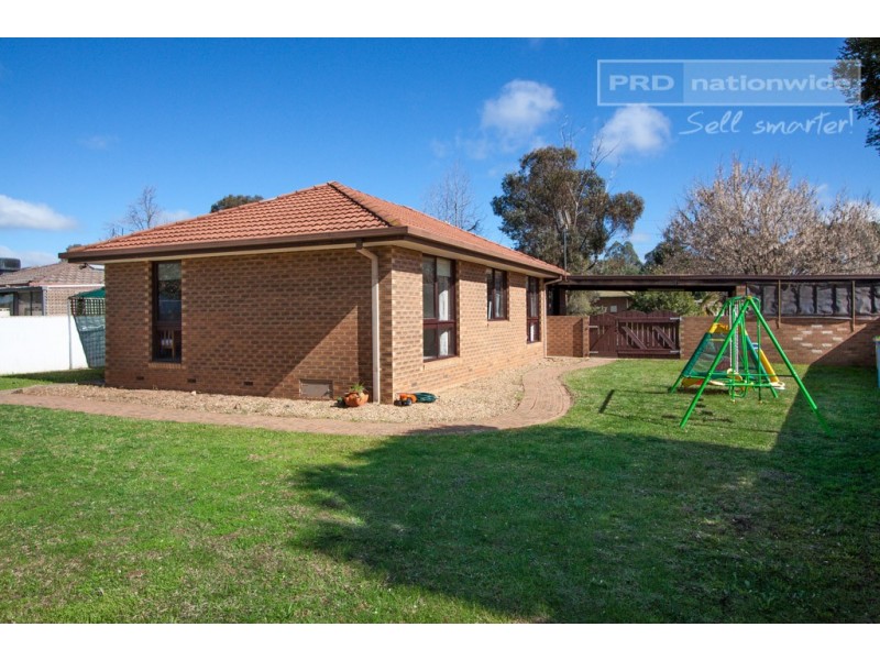 27 Adjin Street, Mount Austin NSW 2650