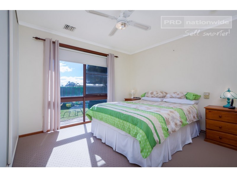 27 Adjin Street, Mount Austin NSW 2650