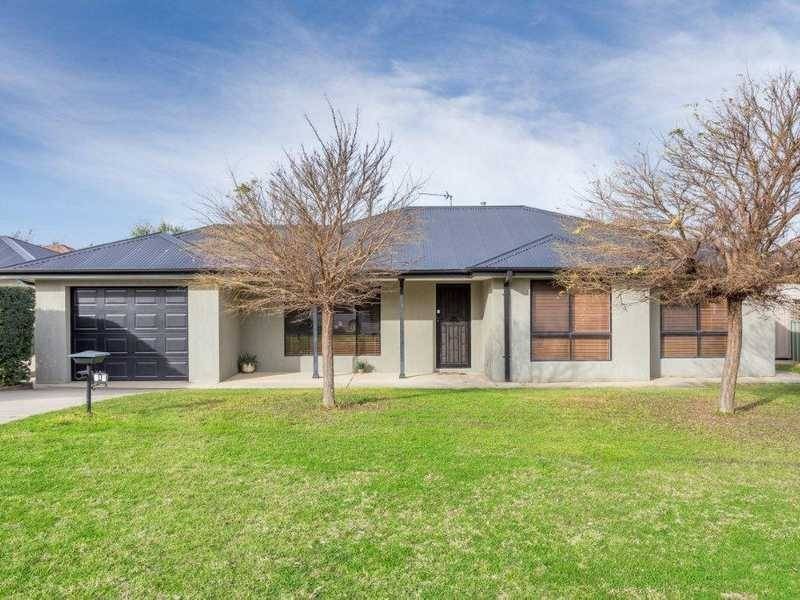 2/3 Kimberley Drive, Tatton NSW 2650