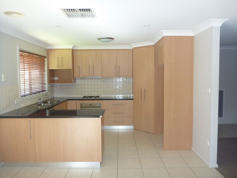 2/3 Kimberley Drive, Tatton NSW 2650