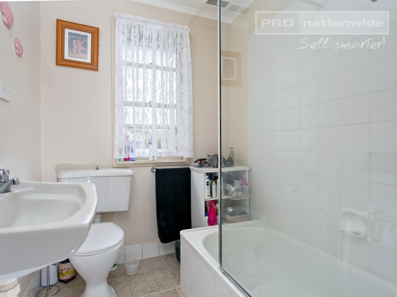 15 Toy Place, Tolland NSW 2650