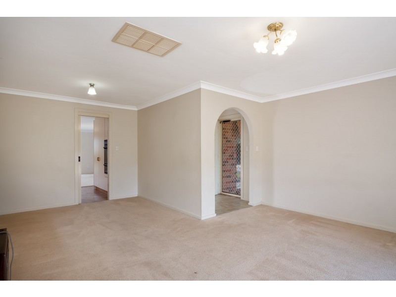 60 Dalman Parkway, Glenfield Park NSW 2650