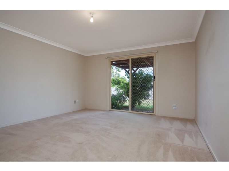 60 Dalman Parkway, Glenfield Park NSW 2650