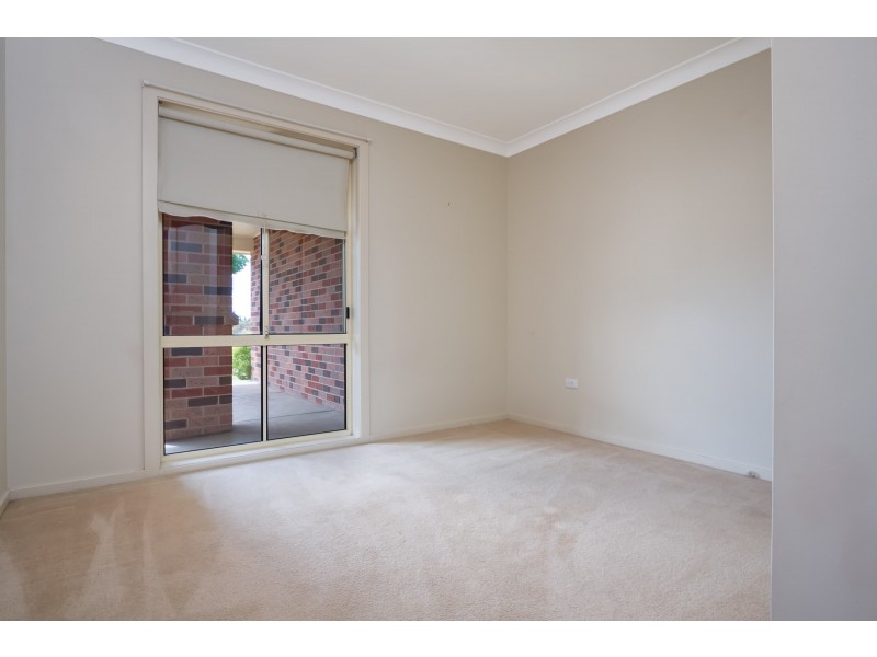 60 Dalman Parkway, Glenfield Park NSW 2650