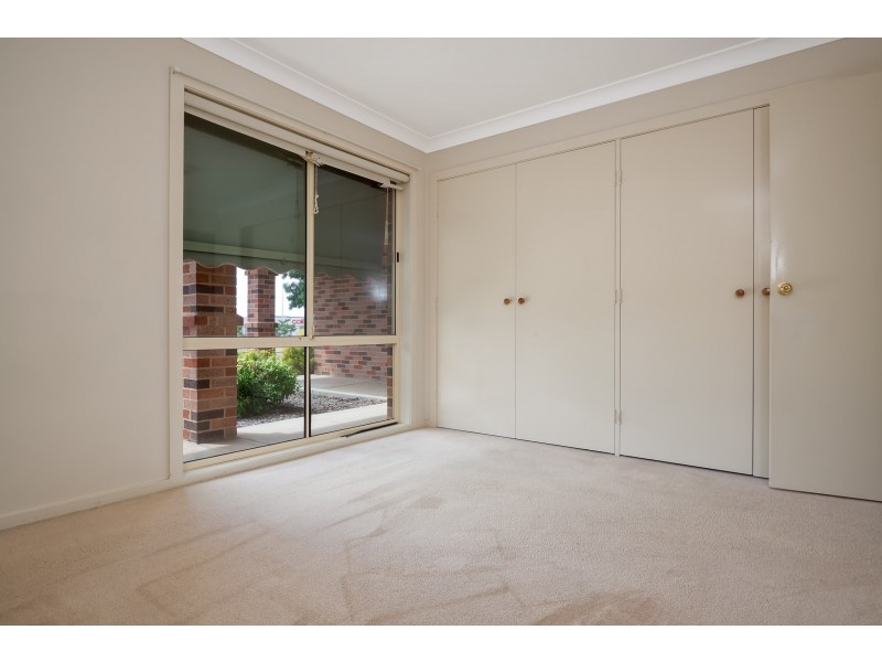 60 Dalman Parkway, Glenfield Park NSW 2650