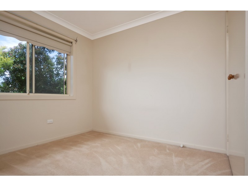 60 Dalman Parkway, Glenfield Park NSW 2650