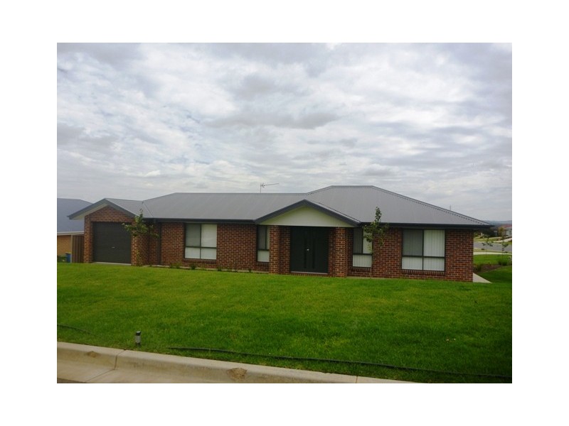 24 Hudson Drive, Lloyd NSW 2650