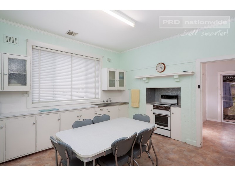 35 Lindsay Street, Turvey Park NSW 2650