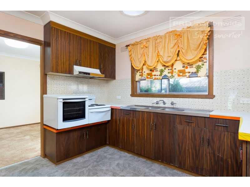 75 Stanley Street, Kooringal NSW 2650