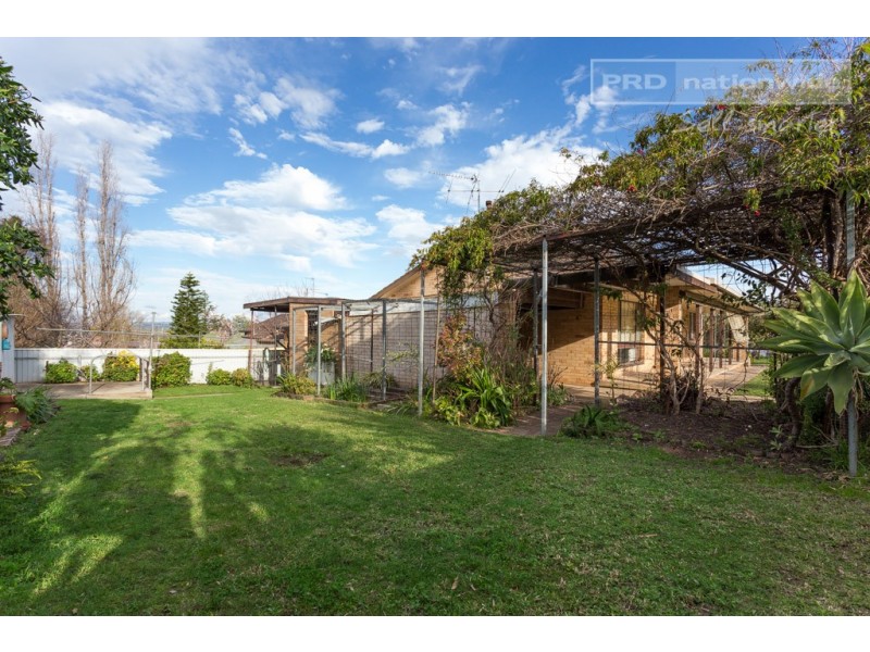 75 Stanley Street, Kooringal NSW 2650