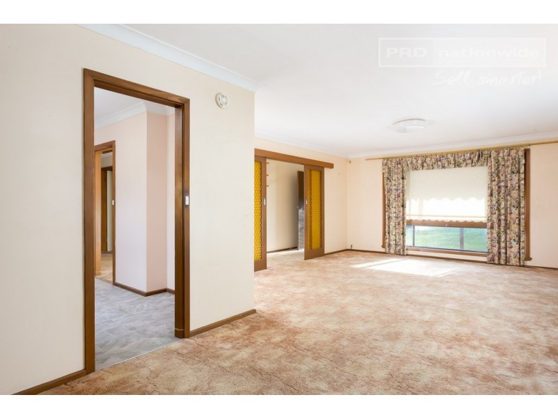 75 Stanley Street, Kooringal NSW 2650