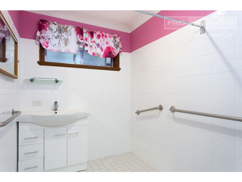 75 Stanley Street, Kooringal NSW 2650