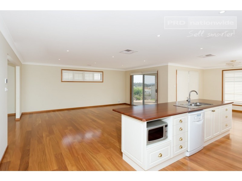 14 Balala Crescent, Bourkelands NSW 2650