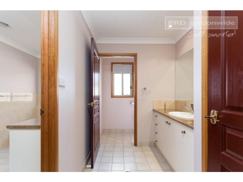 14 Balala Crescent, Bourkelands NSW 2650