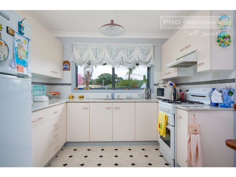 25 Doman Street, Estella NSW 2650