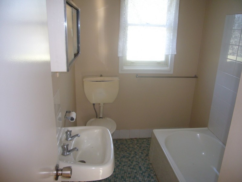 3 Baird Avenue, Kooringal NSW 2650