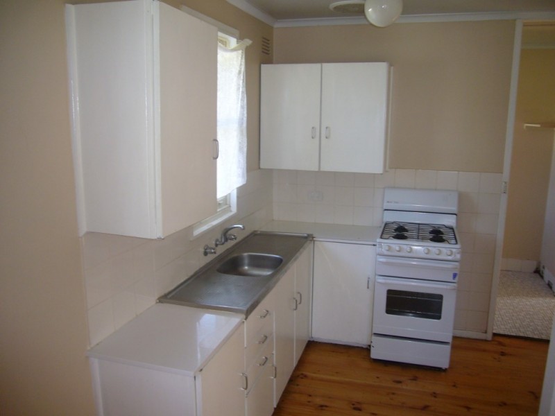 3 Baird Avenue, Kooringal NSW 2650