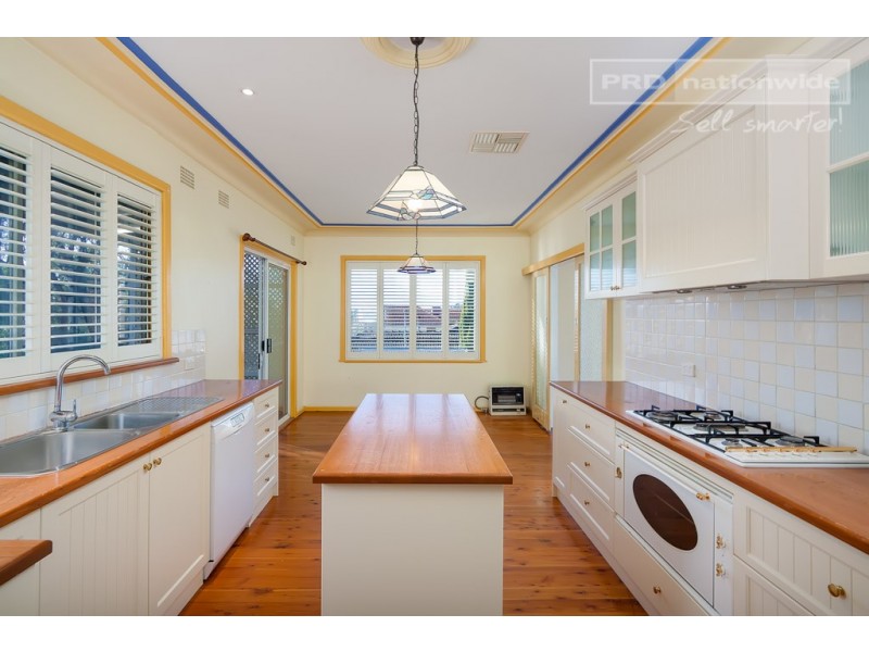 114 Macleay Street, Turvey Park NSW 2650