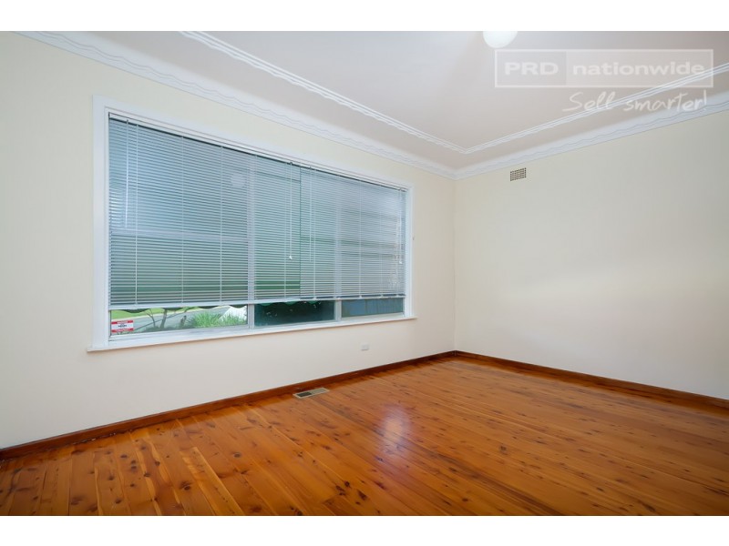 114 Macleay Street, Turvey Park NSW 2650